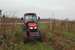 Kubota M7040 Narrow + AgroLand Winedisc