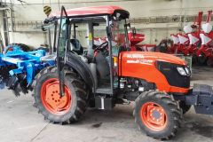 Kubota M7040 Narrow + AgroLand Winedisc